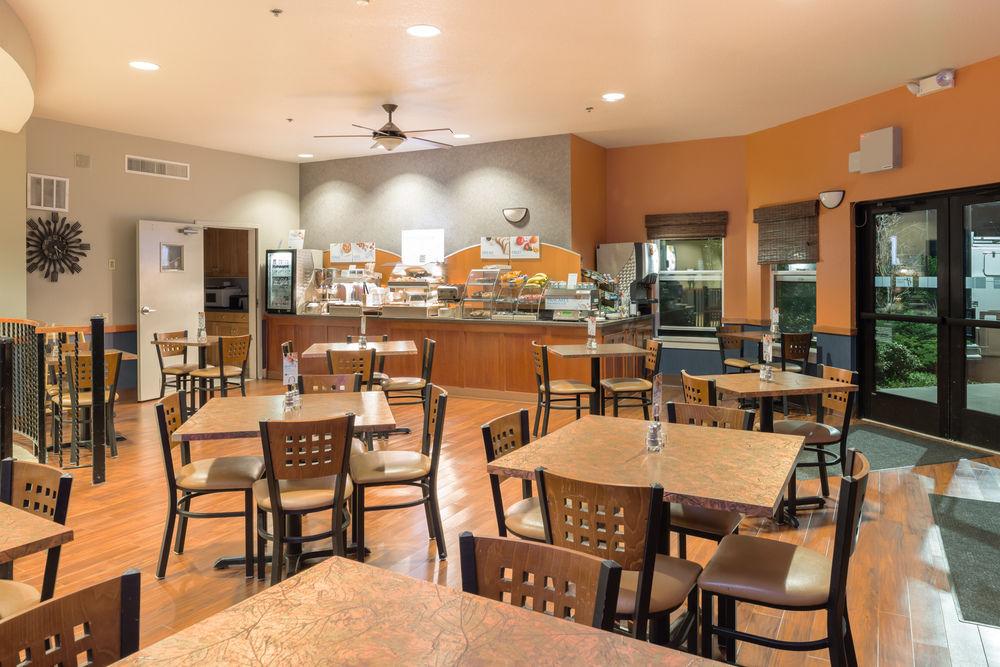 Holiday Inn Express Hotel & Suites Arcata/Eureka-Airport Area By Ihg McKinleyville Buitenkant foto