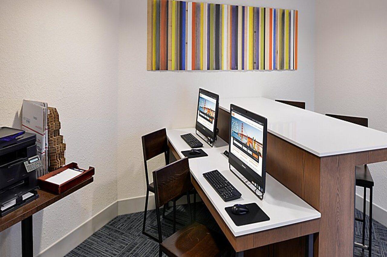Holiday Inn Express Hotel & Suites Arcata/Eureka-Airport Area By Ihg McKinleyville Buitenkant foto