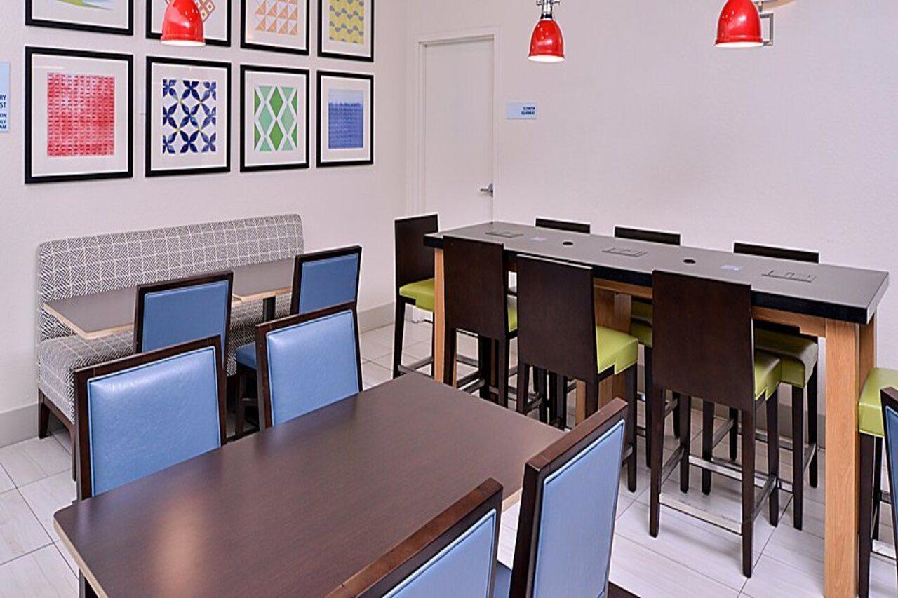 Holiday Inn Express Hotel & Suites Arcata/Eureka-Airport Area By Ihg McKinleyville Buitenkant foto