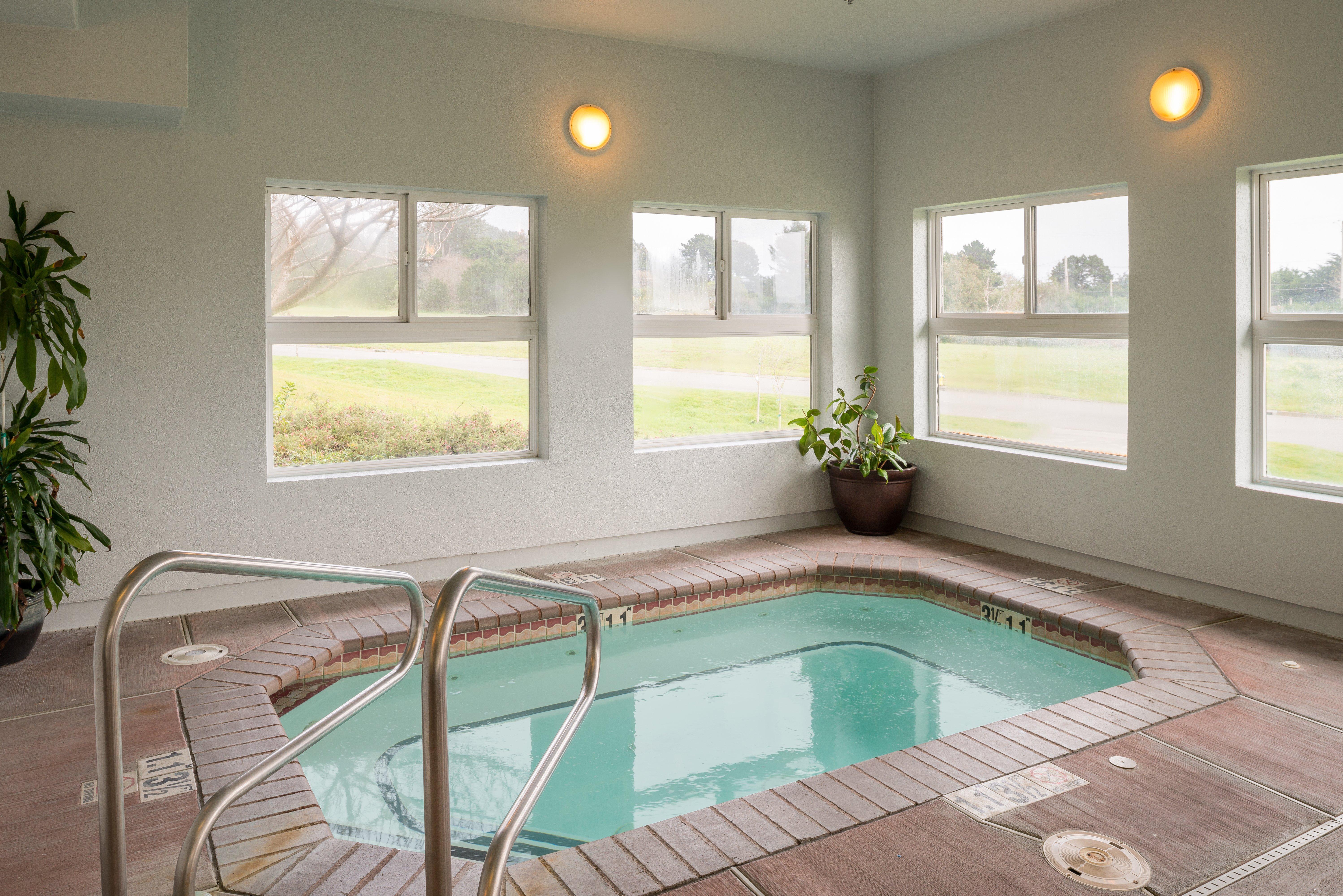 Holiday Inn Express Hotel & Suites Arcata/Eureka-Airport Area By Ihg McKinleyville Buitenkant foto
